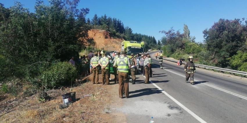 Choque entre bus y camión deja al menos cinco muertos en ruta que une San Javier y Cauquenes