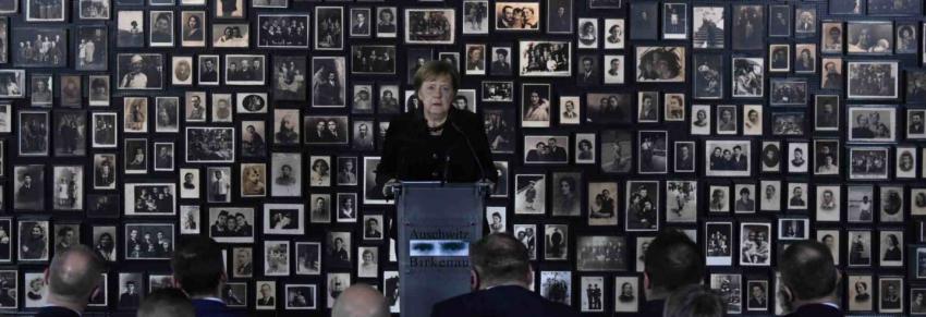 Merkel visita Auschwitz: recordar crímenes nazis "es una responsabilidad que no acaba nunca"