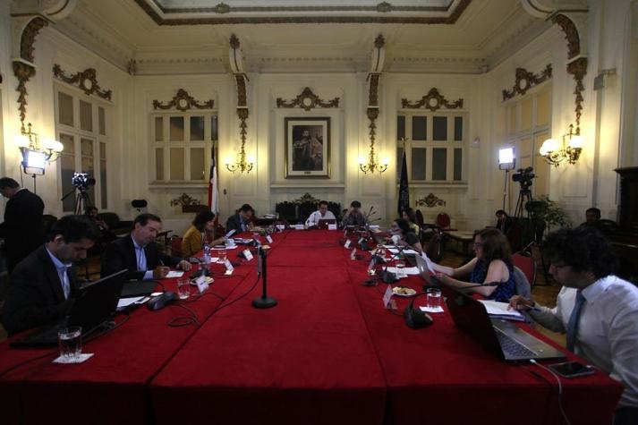 Comisión técnica llega a acuerdo para proceso constituyente: cuotas de género quedaron pendientes