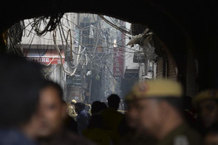 Al menos 43 muertos en el incendio de una fábrica en India