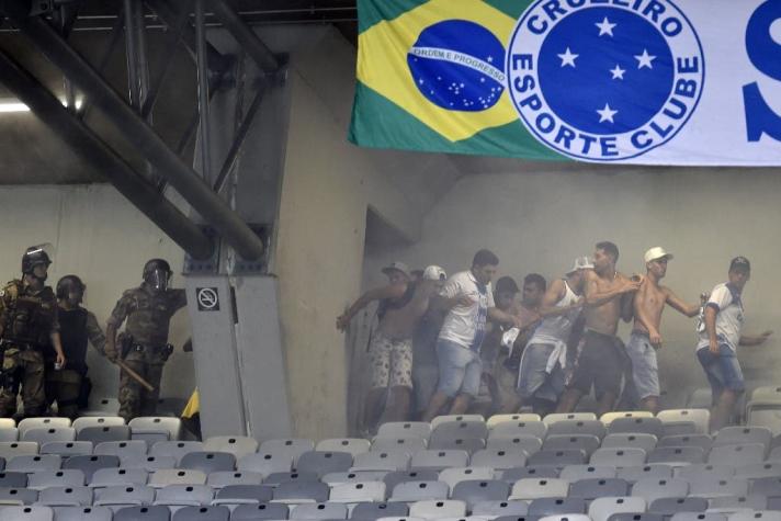 Treinta heridos y un detenido por incidentes tras el descenso del Cruzeiro