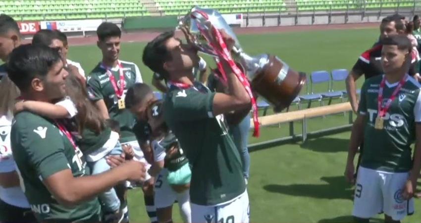 Santiago Wanderers levanta la copa de la Primera B en Valparaíso