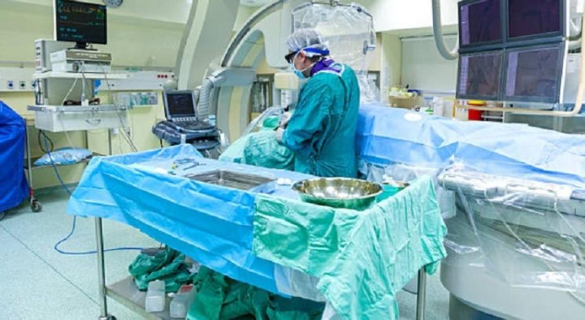 "Nadie escuchaba mis gritos": Mujer revela que fue operada despierta por un error en la anestesia