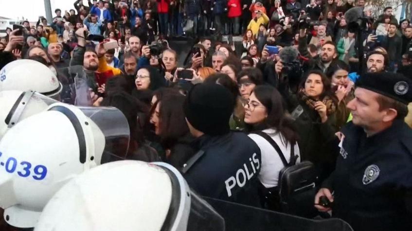 [VIDEO] Polémicas en Perú y en España tras intervención feminista