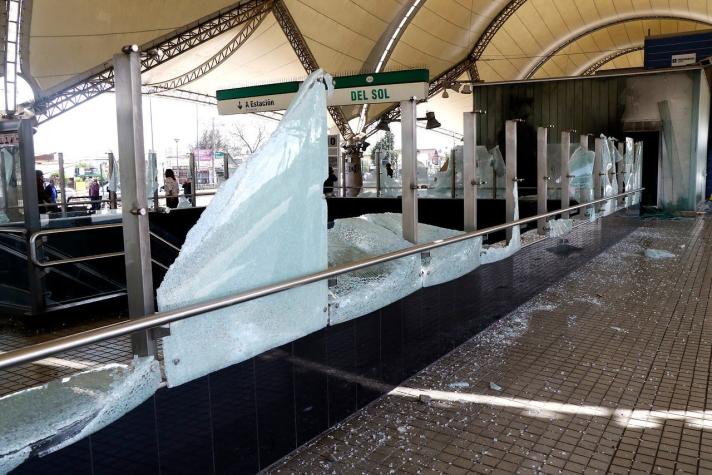 PDI identifica a otros 14 presuntos implicados en destrozos e incendios al Metro de Santiago
