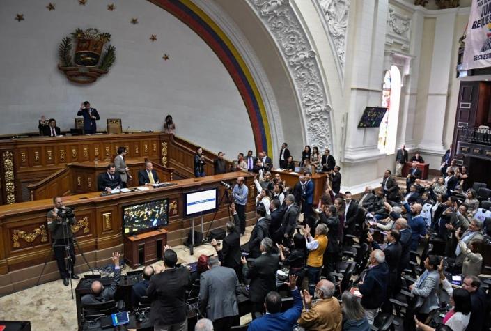 Parlamento de Venezuela aprueba "participación virtual" de diputados en el exilio