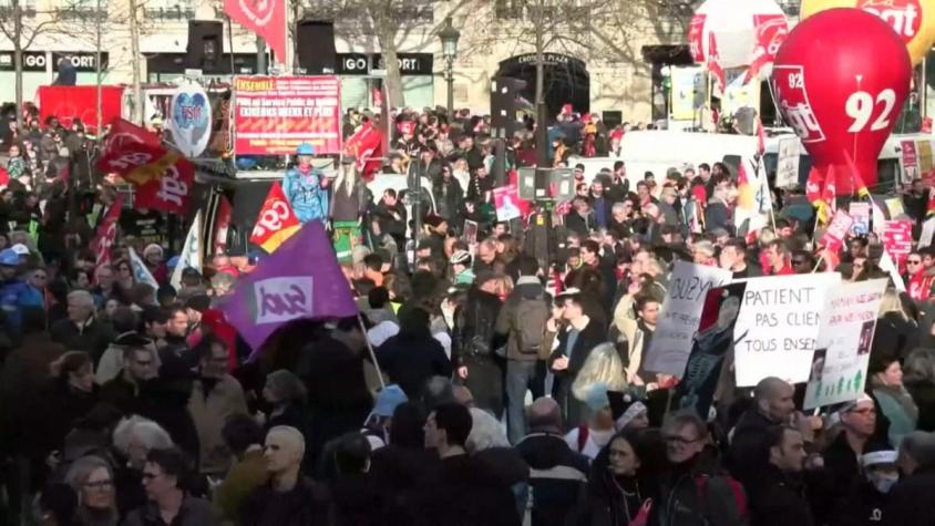 [VIDEO] Tensión en las calles de Francia tras 13 días de huelga