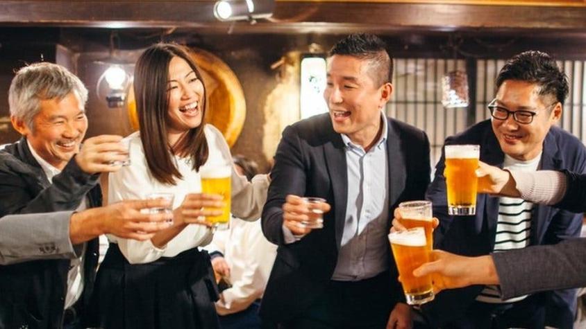 "Nomikai": qué es esta práctica y por qué beber alcohol con los jefes se ha vuelto polémico en Japón