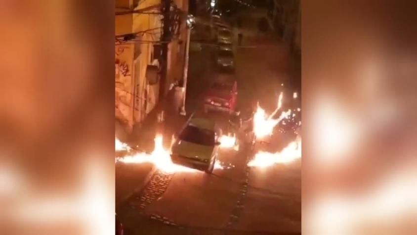 [VIDEO] Carabineros y PDI fueron atacados con bombas molotov en Valparaíso