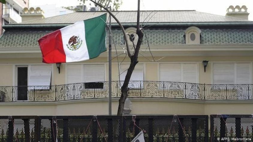 México: renuncia embajador que fue acusado de robar un libro valuado en menos de 10 dólares