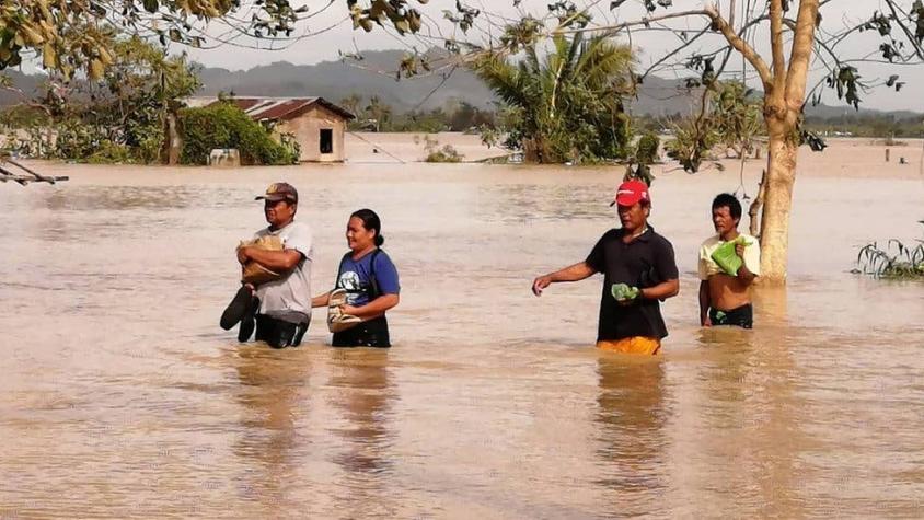 El tifón Phanfone causa devastación a su paso por Filipinas y deja al menos 13 muertos