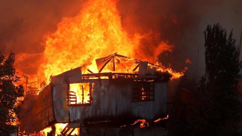BBC | Valparaíso: qué hay detrás del voraz incendio forestal que consumió al menos 245 casas