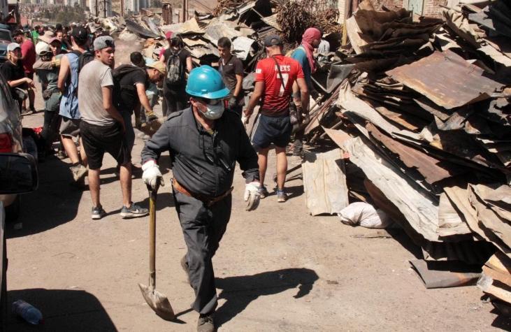 [VIDEO] Viajaron para ayudar: los voluntarios que acudieron a la emergencia en Valparaíso
