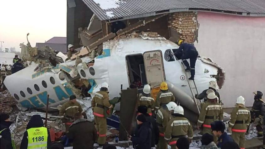 Kazajistán: ¿por qué son más los sobrevivientes que los muertos en el accidente de avión?