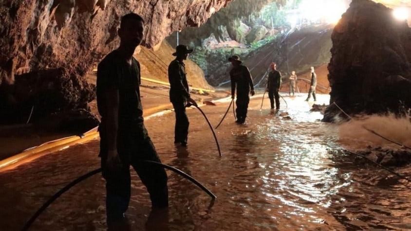 Muere uno de los rescatistas de los niños atrapados en una cueva en Tailandia