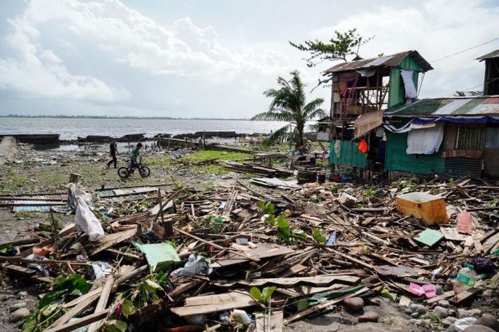 Sube a 41 el balance de muertos por tifón Phanfone en Filipinas