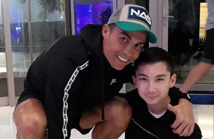 [VIDEO] "Una verdadera inspiración": El gesto de Cristiano Ronaldo con niño que nació sin piernas