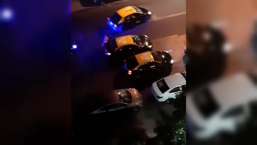 [VIDEO] Violento ataque de taxistas a vehículos