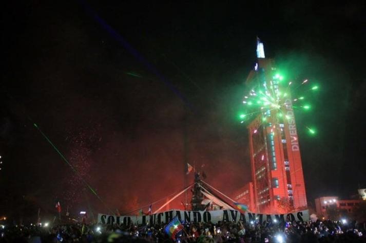 [VIDEOS] Miles de personas recibieron el año nuevo en Plaza Baquedano