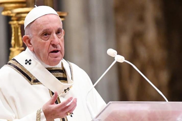 [VIDEO] Papa Francisco se disculpa por haber golpeado a fiel que lo forzó a darle la mano