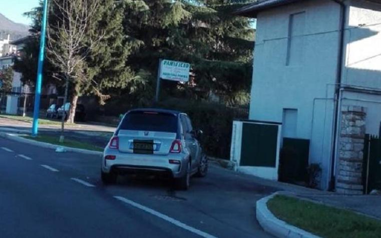 Balotelli estrella su auto contra la casa de su vecino cuando volvía de fiesta de Año Nuevo