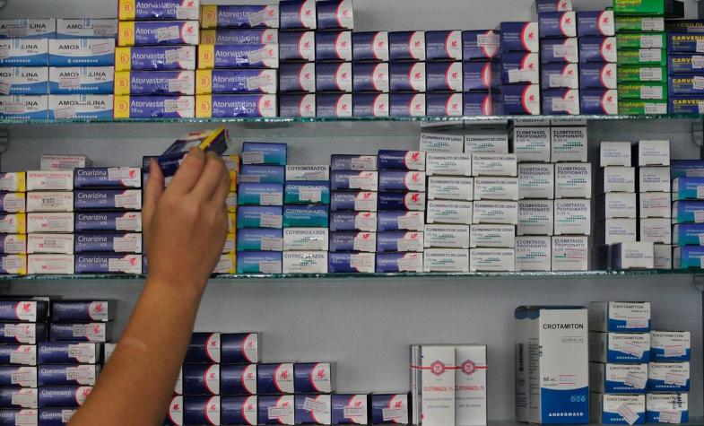 Colusión de farmacias: Sernac inicia negociaciones para pago de compensación