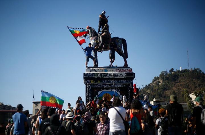 Critican gestión del Consejo de Monumentos Nacionales por daños a estatua de general Baquedano