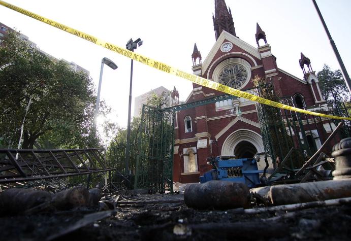 [FOTOS] Así quedó la iglesia San Francisco de Borja tras incendio de este viernes