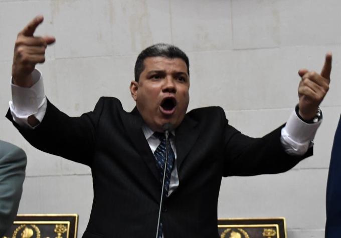 Gobierno condena "actos intimidatorios" de Maduro tras autoproclamación en Asamblea Nacional