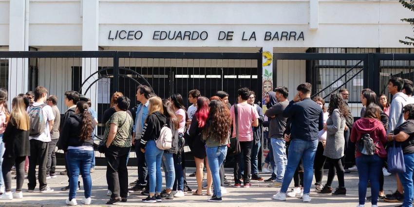 Liceo de Valparaíso donde se rendiría PSU amaneció tomado: estudiantes fueron trasladados a la USM