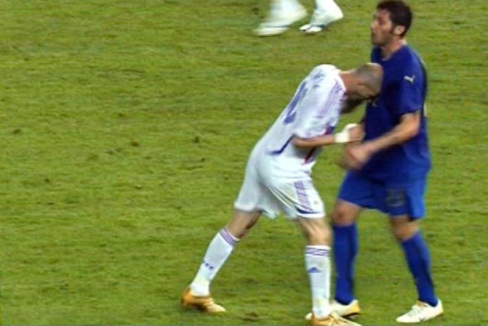 Zinedine Zidane recibe de vuelta su cabezazo a Marco Materazzi