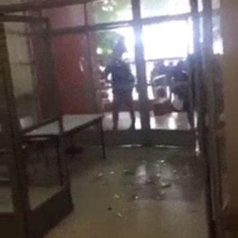 [VIDEO] Rompen vidrios de colegio en Concepción para evitar que estudiantes den la PSU
