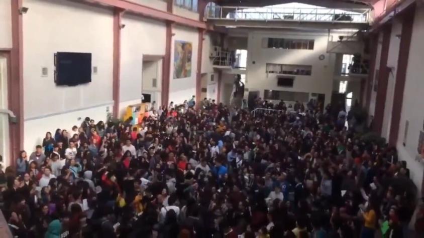 [VIDEO] Incidentes obligan a suspender la primera jornada de la PSU en decenas de colegios