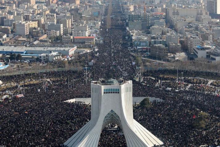 Irán: Una enorme multitud se congrega por exequias del general Soleimani