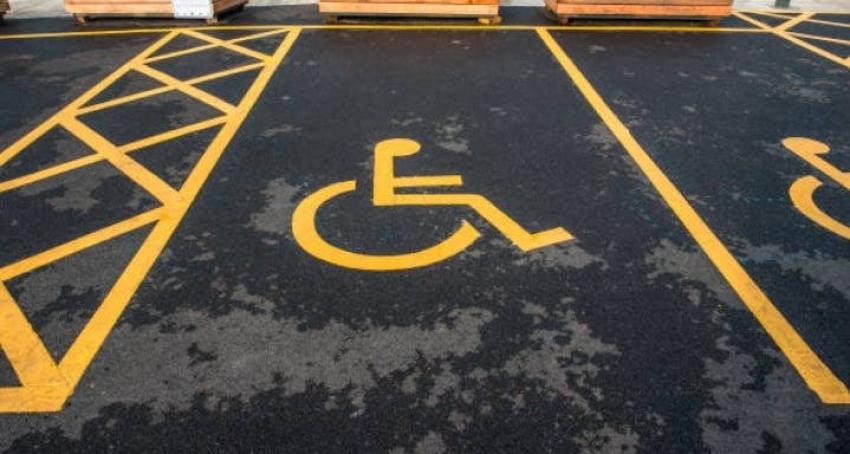 Proyecto que sancionará como "grave" mal uso de estacionamientos para discapacitados será Ley