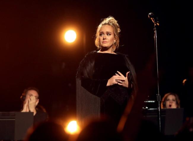 [FOTOS] Adele luce irreconocible y preocupa a sus fans por llamativa pérdida de peso
