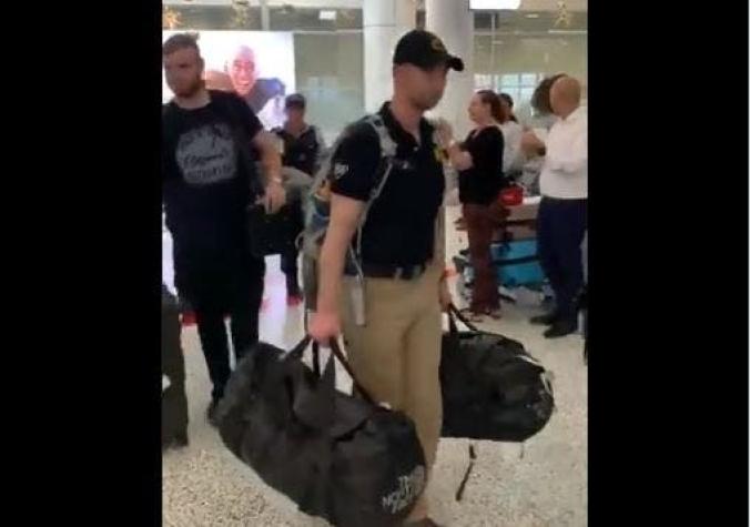 [VIDEO] El emotivo recibimiento a bomberos estadounidenses que llegaron a ayudar a Australia