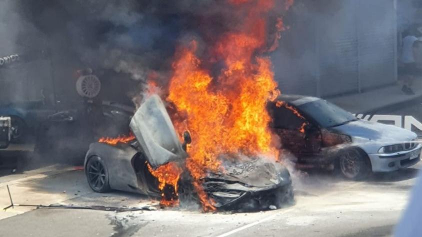 [VIDEO] Lujoso automóvil se incendió durante exhibición en Codegua