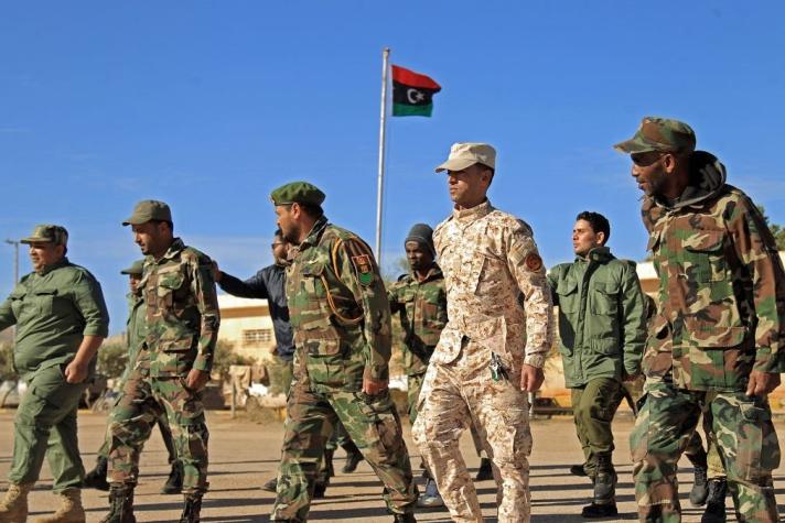 Los dos bandos enfrentados en el conflicto de Libia aceptan un alto el fuego