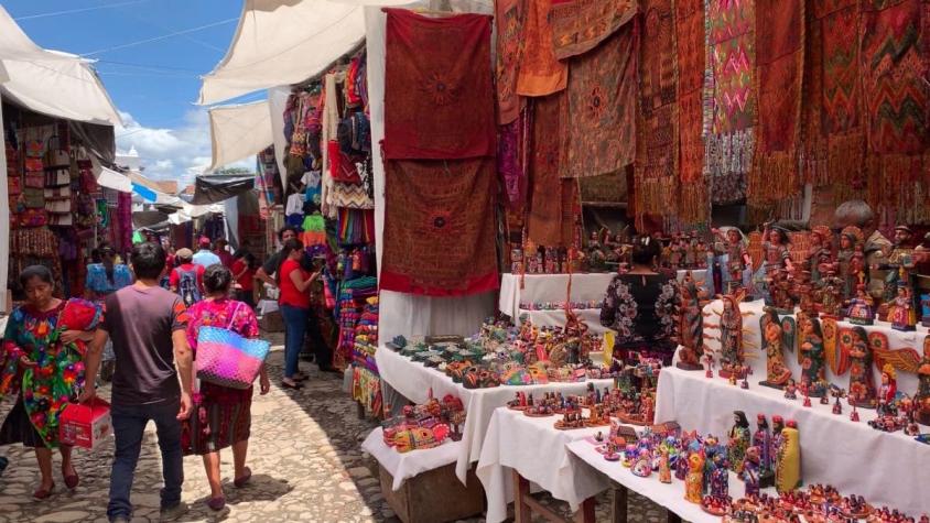 [VIDEO] #LaGraciaDeViajar: Chichicastenango, el mercado más grande de Guatemala