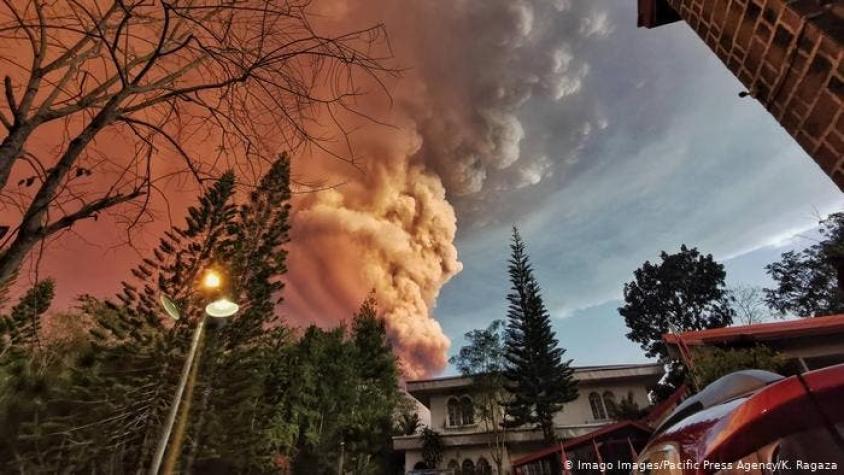 Alertan peligro de erupción y “tsunami volcánico” en Filipinas
