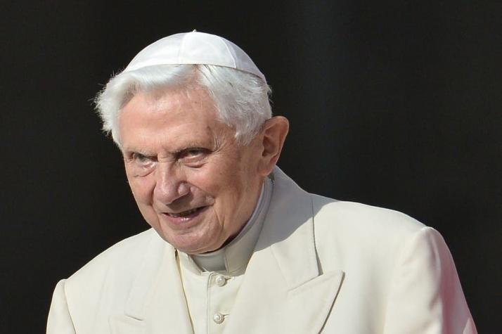 Papa emérito Benedicto XVI reaparece para defender el celibato de sacerdotes