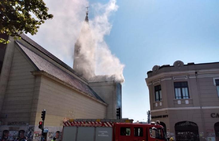 Incendio se registra en el interior de la Catedral de Valdivia