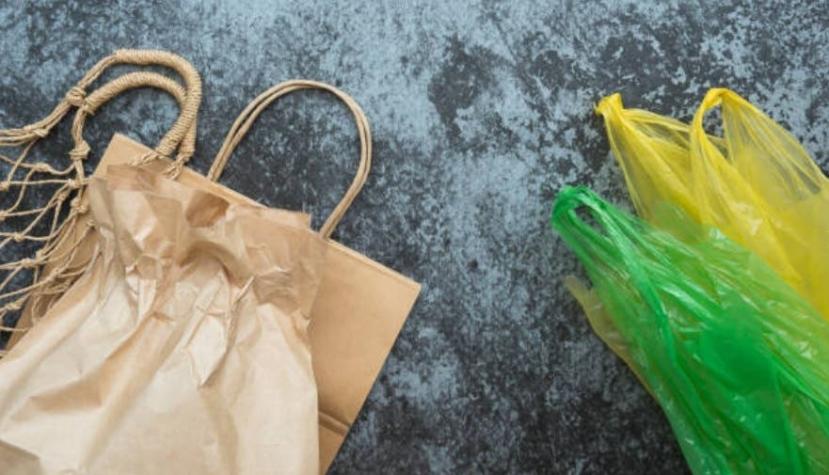 Triste pero real: Las bolsas de papel no son más ecológicas que las de plástico