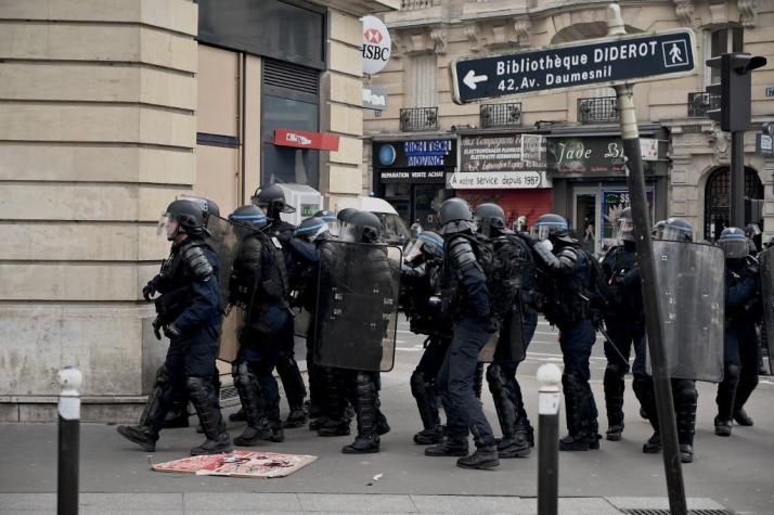 Presidente de Francia califica de “comportamiento inaceptable” actuación policial en manifestaciones