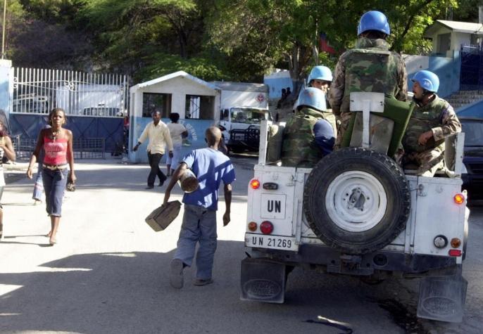 Ministro Espina pide antecedentes en caso de militares chilenos que habrían violado a niñas en Haití