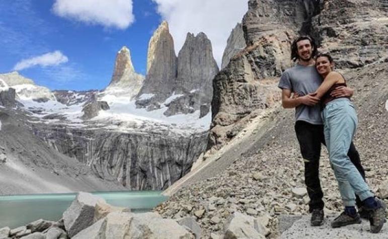 Detienen en Puerto Natales a turista italiana que rayó una roca en Torres del Paine