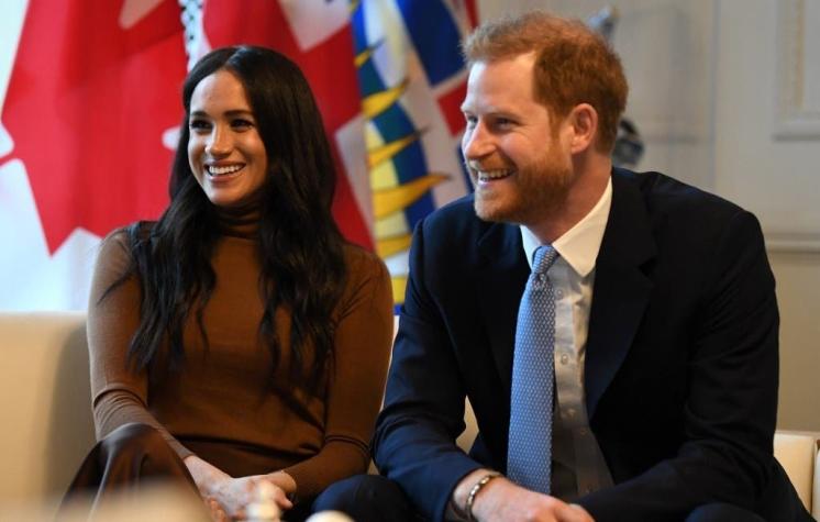 Familia Real confirma que Harry y Meghan reunciarán a sus títulos nobiliarios