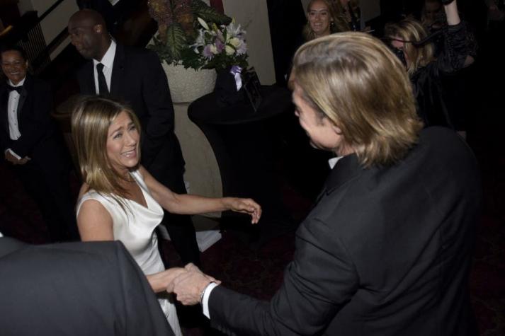¿Aún queda amor? La tierna expresión de Brad Pitt mientras mira a Jennifer Aniston ganar el SAG
