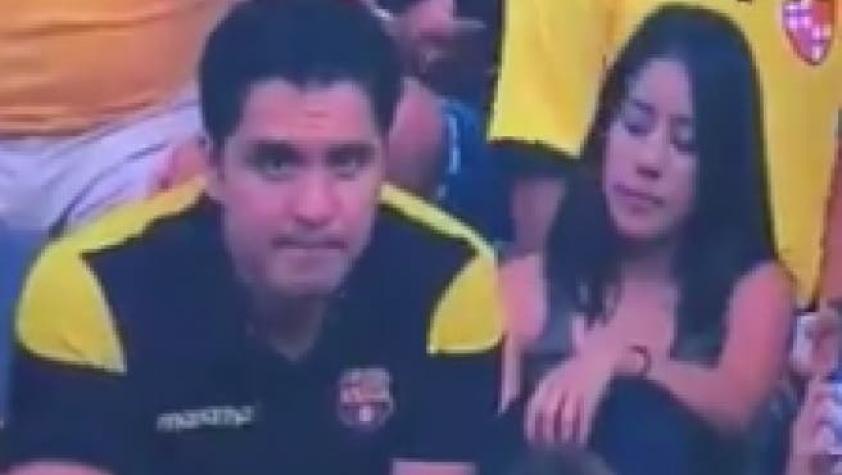 El incómodo momento captado por la "Kiss Cam" en el fútbol ecuatoriano: ¿Por qué la reacción?